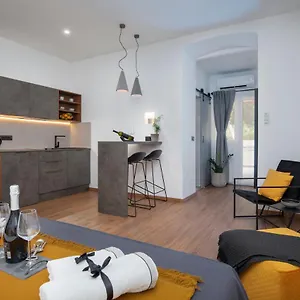 Deluxe And Korzo Apartman